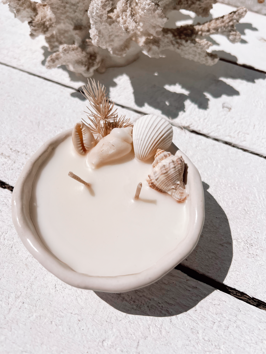 Seashell pinched ceramic soy candle | surf wax