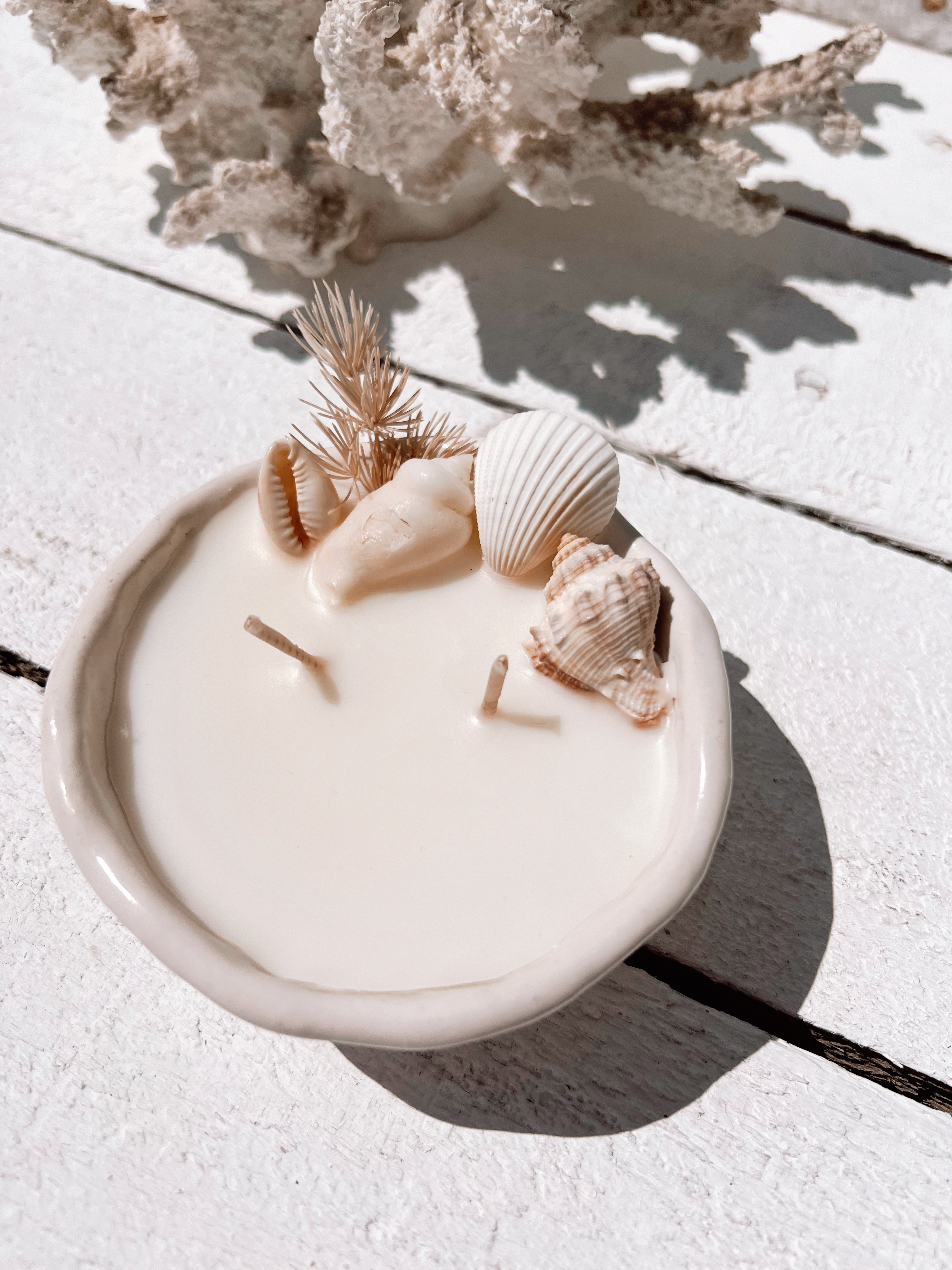 Seashell pinched ceramic soy candle | surf wax