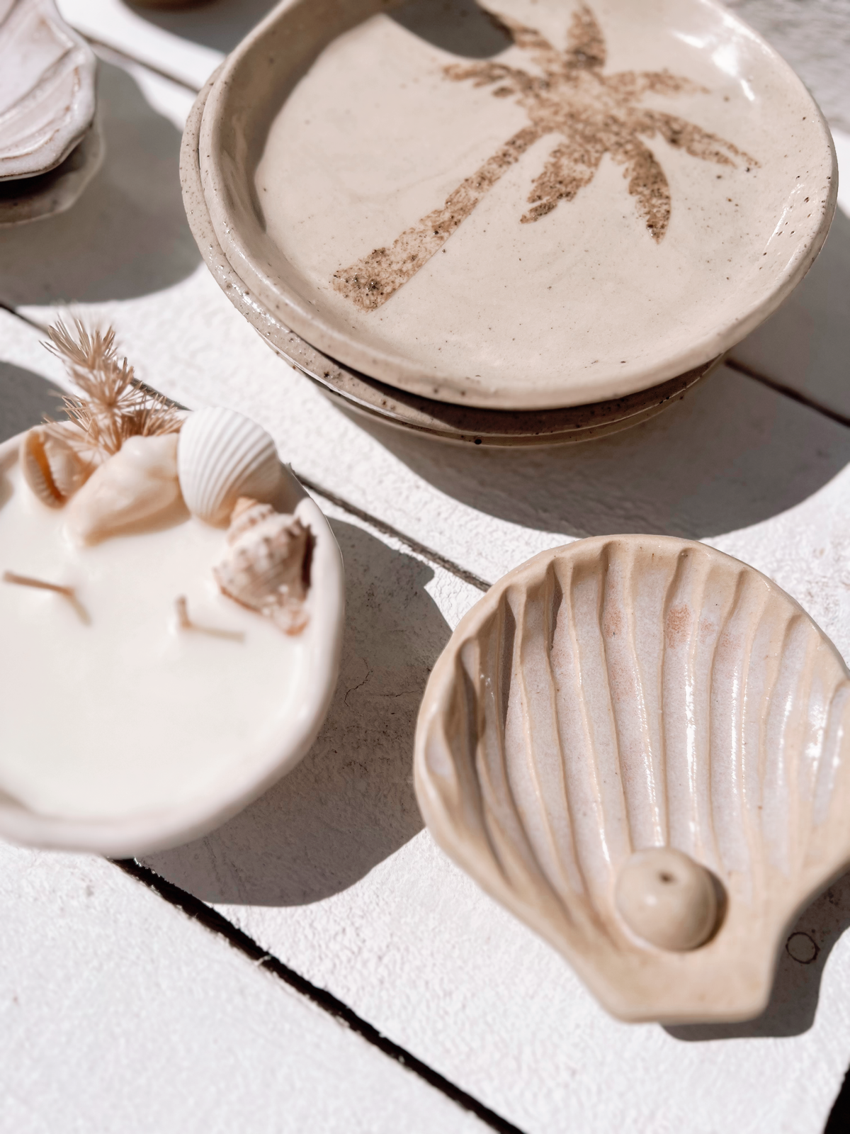 Seashell pinched ceramic soy candle | surf wax