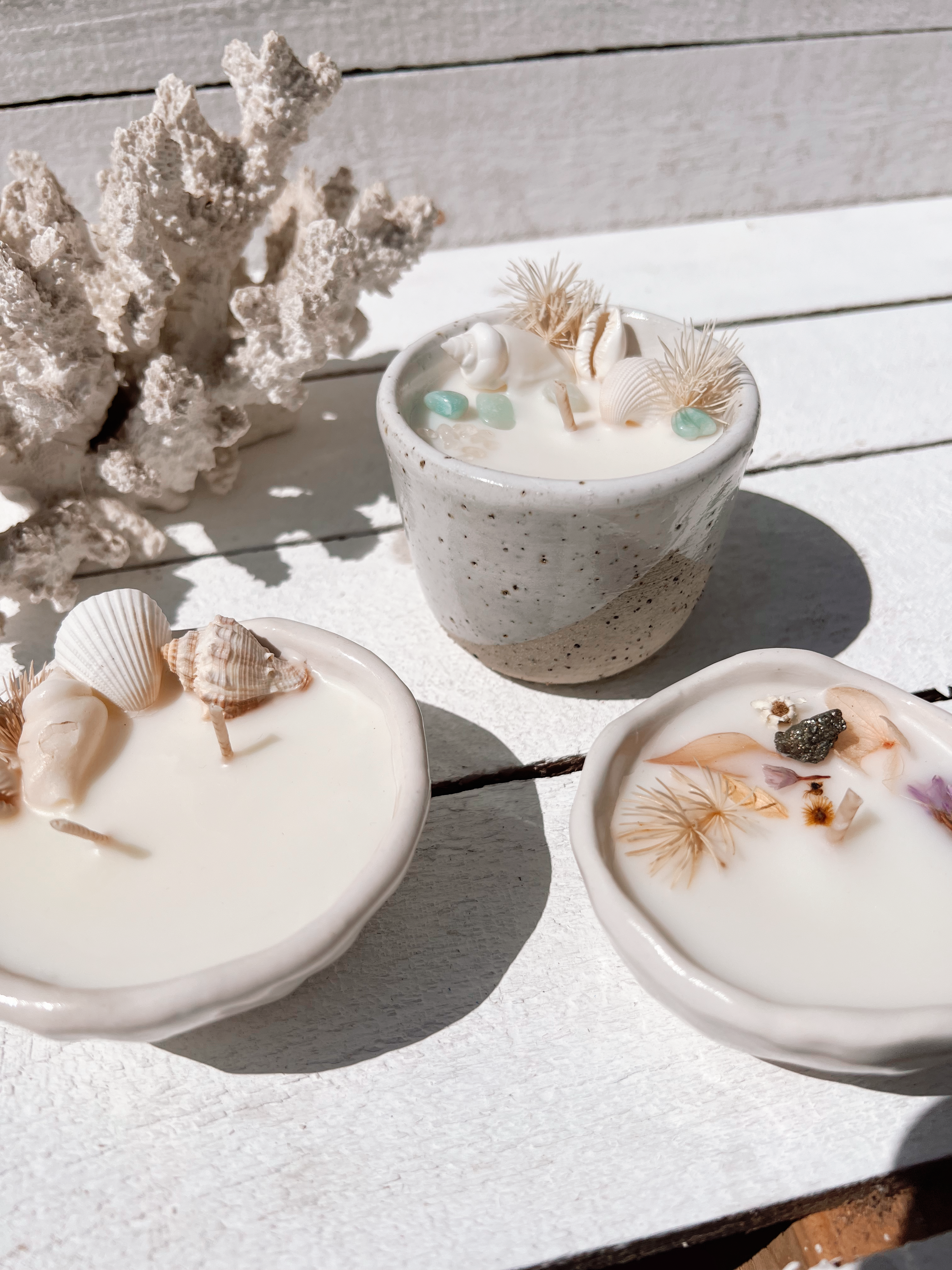 Seashell pinched ceramic soy candle | surf wax