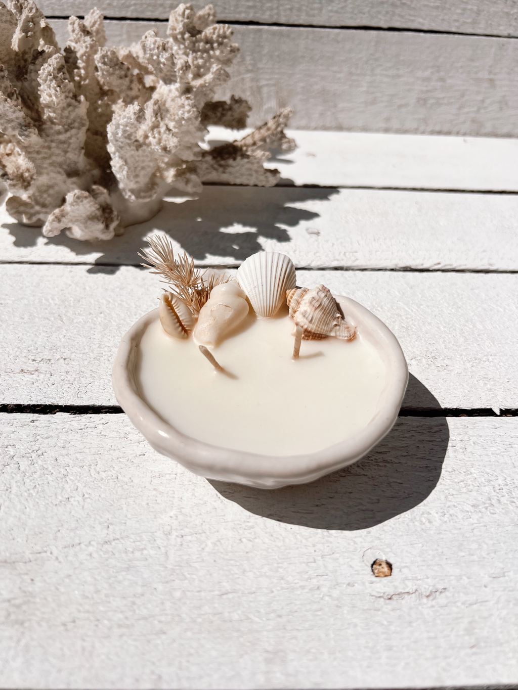 Seashell pinched ceramic soy candle | surf wax