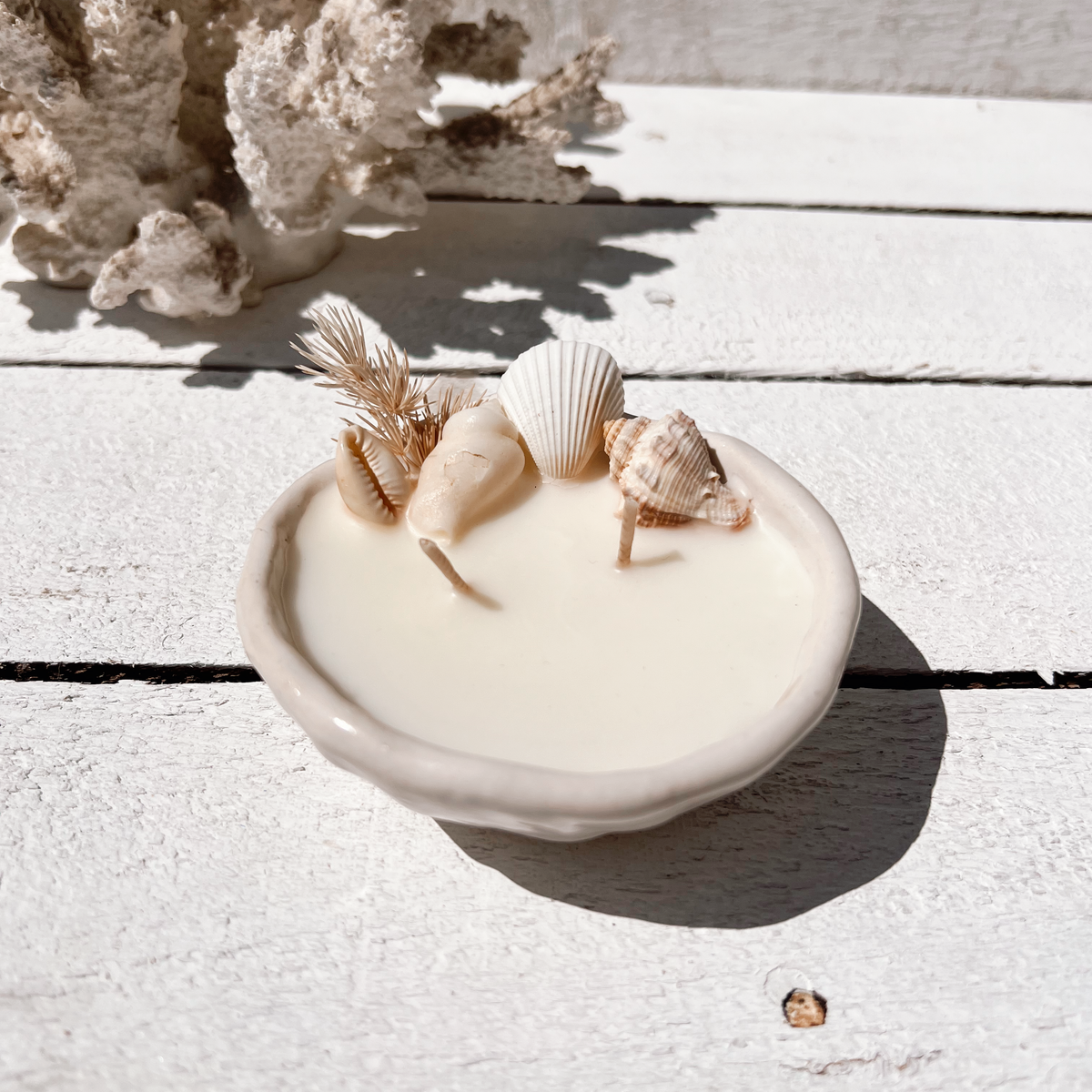 Seashell pinched ceramic soy candle | surf wax