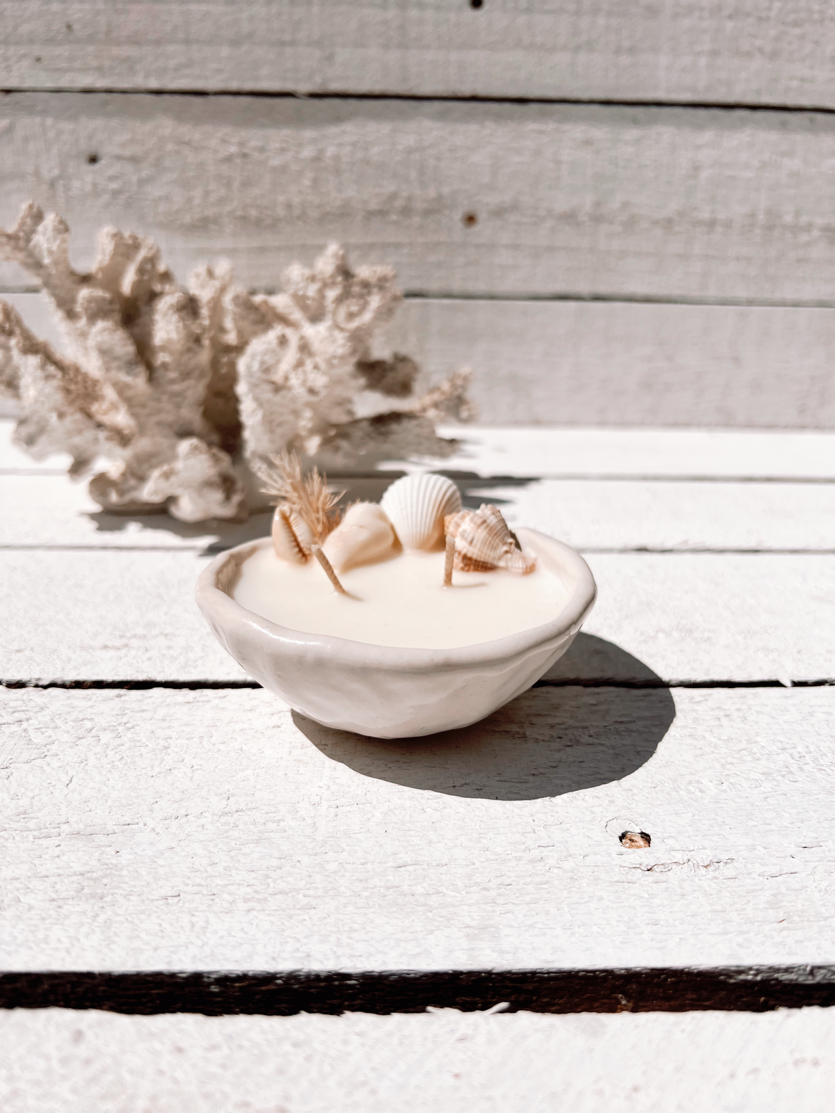 Seashell pinched ceramic soy candle | surf wax